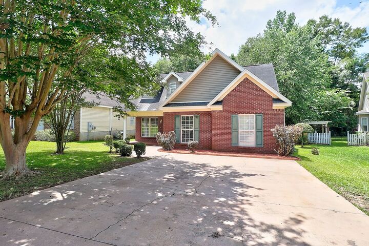 Property Photo: 244 Bougainvillea Circle AL 36301