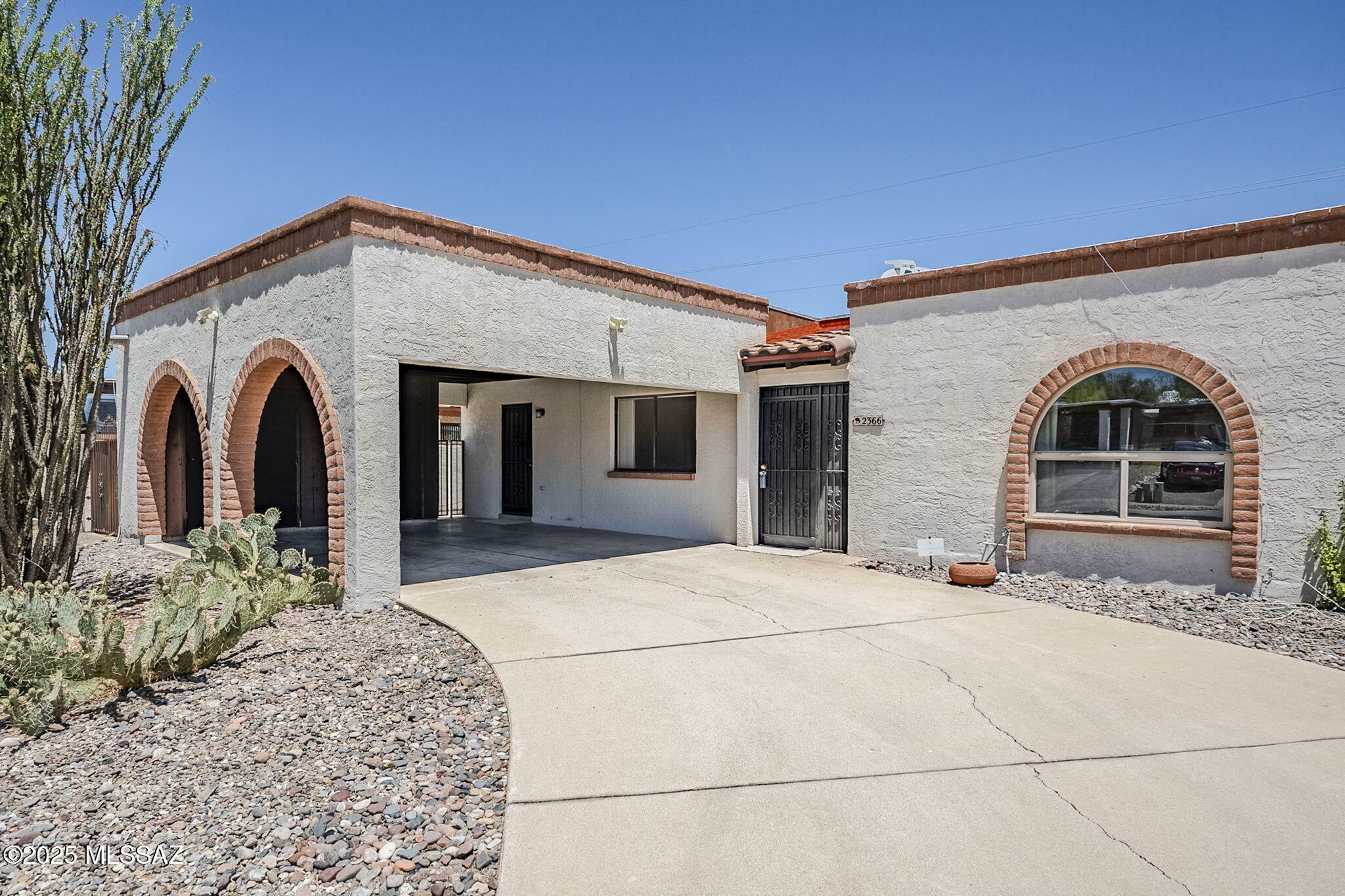 Property Photo: 2366 N Camino Mateo AZ 85745