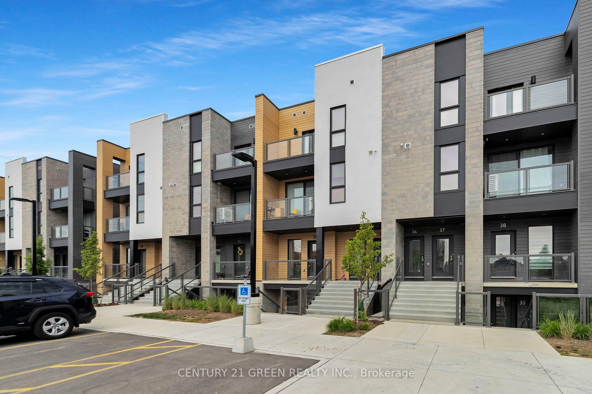 Photo de la propriété:  261 Woodbine Avenue 32  ON N2R 0P7 