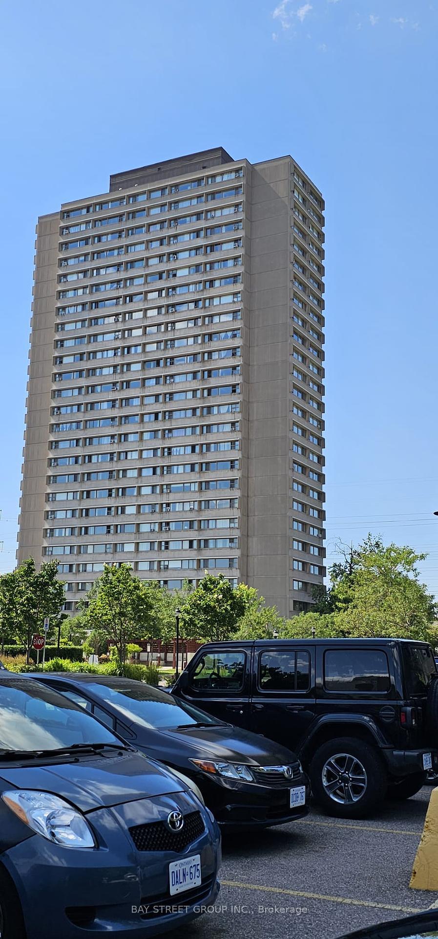 Property Photo:  735 Don Mills Road 1901  ON M3C 1T1 