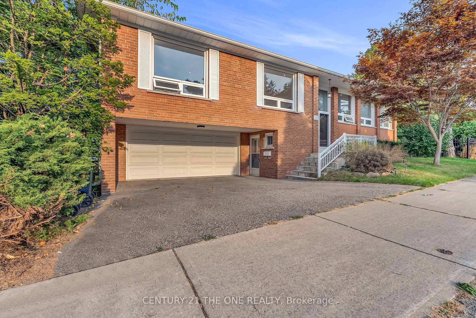225 Maxome Avenue  Toronto ON M2M 3L3 photo