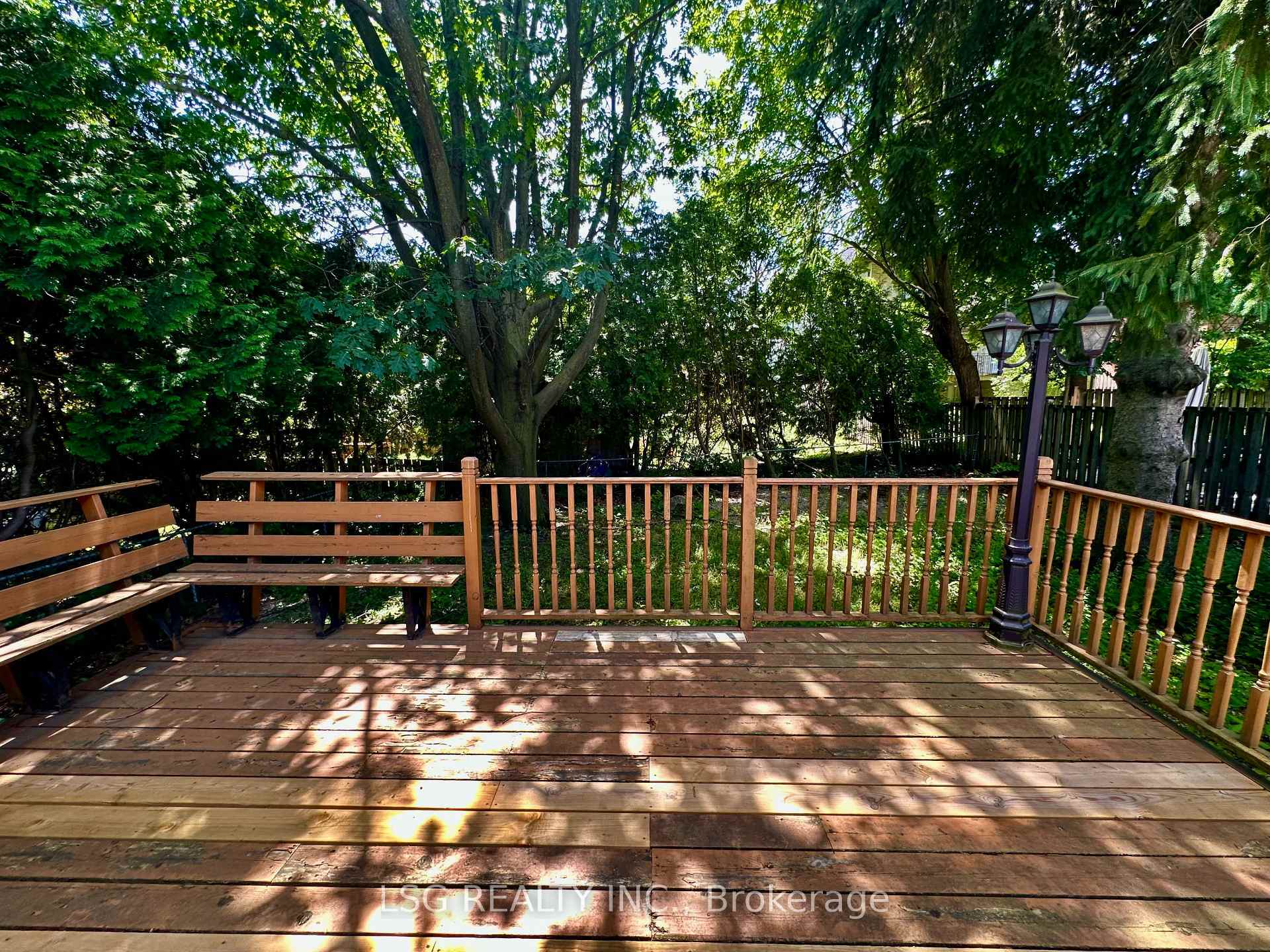 Photo de la propriété: 107 Elmhurst Avenue ON M2N 1R7