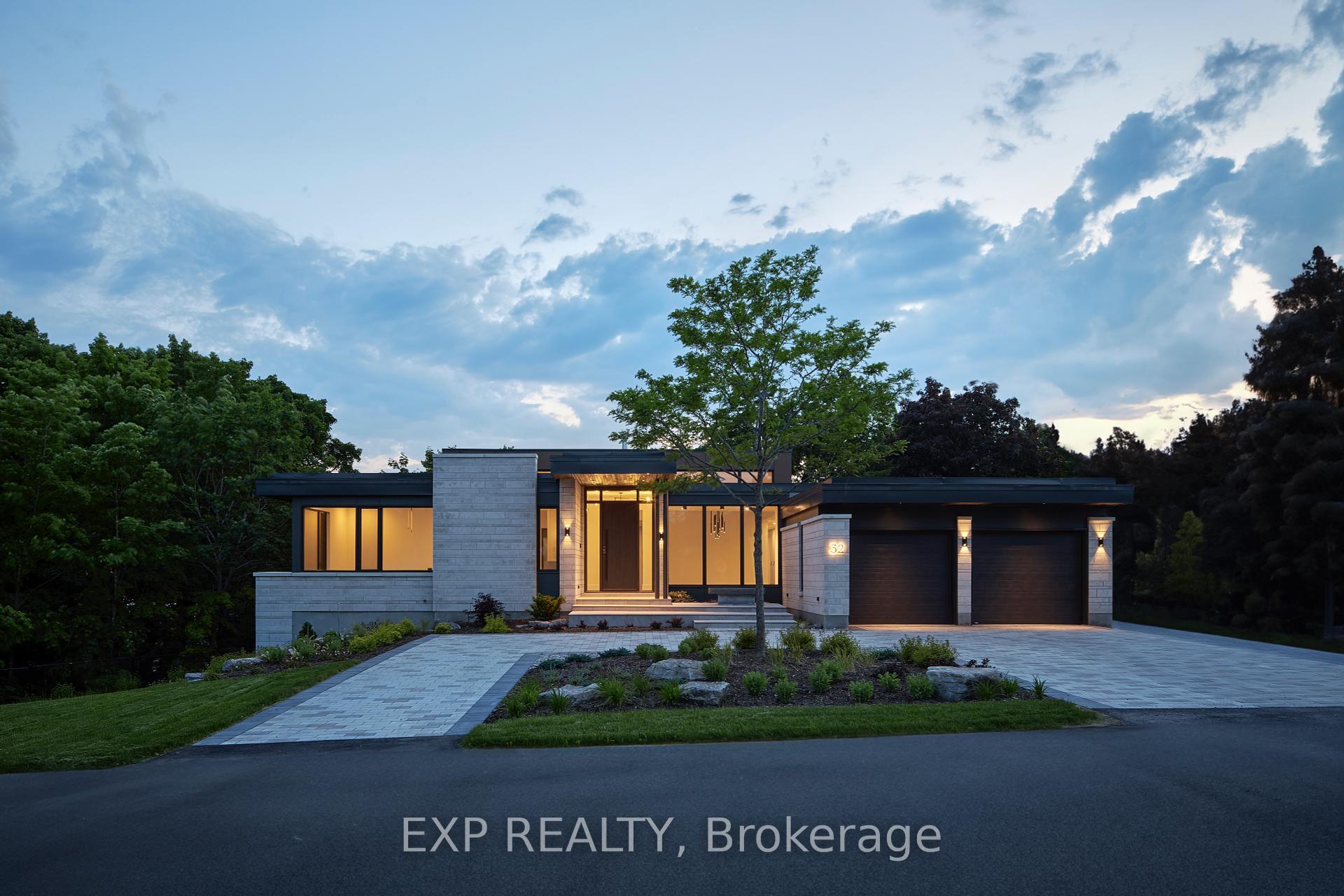 Property Photo: 32 Clovelly Road ON K1J 6M2