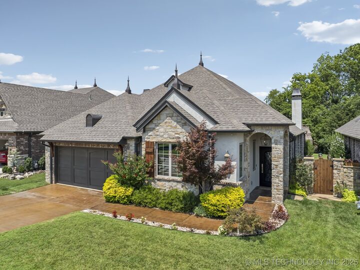 Property Photo:  3818 W Phoenix Place  OK 74011 