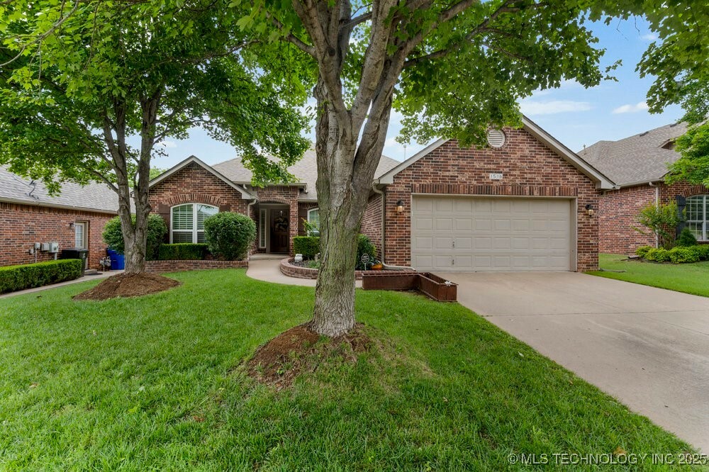 Property Photo: 1516 W Trenton Street OK 74012