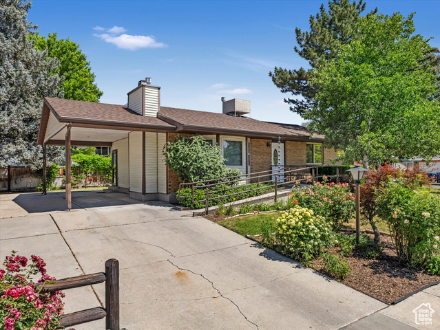 Property Photo: 9751 S Annalyn Dr E UT 84070