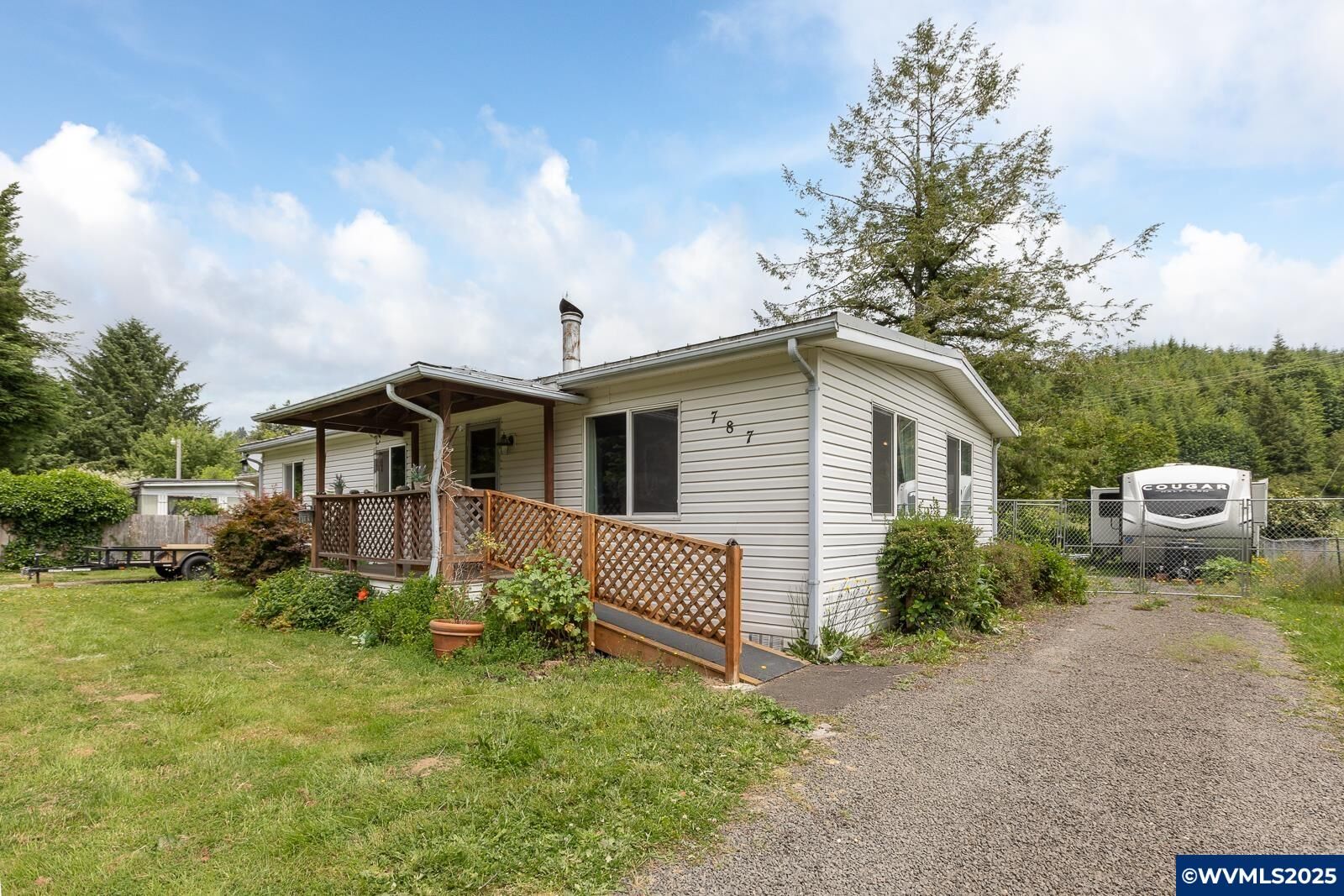 Property Photo:  787 N River Bend Rd  OR 97368 