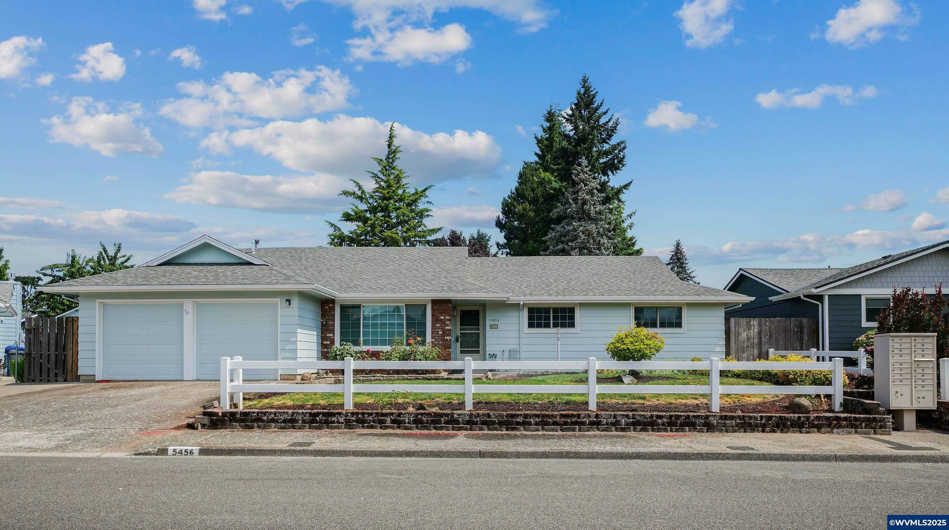 Property Photo: 5456 Chetco Ct NE OR 97303