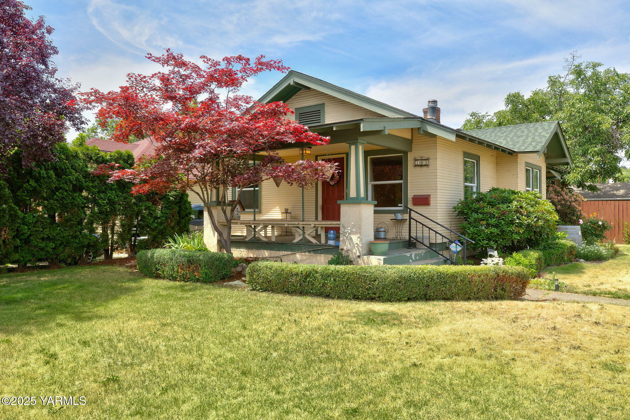 Property Photo: 702 S 15th Ave WA 98902