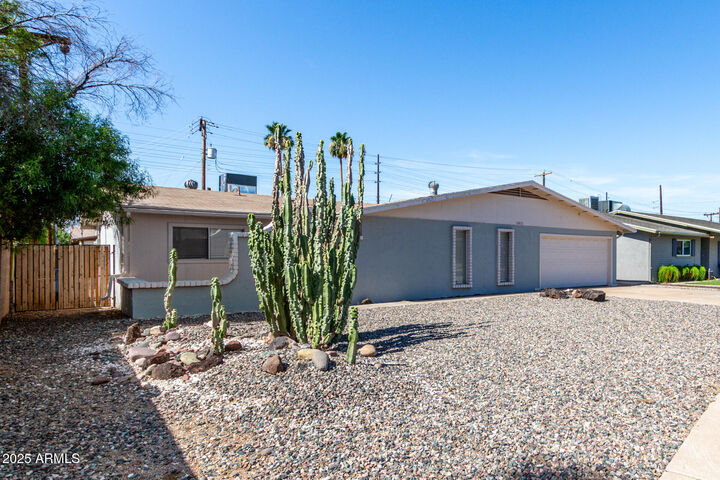 Property Photo:  3811 W Loma Lane  AZ 85051 