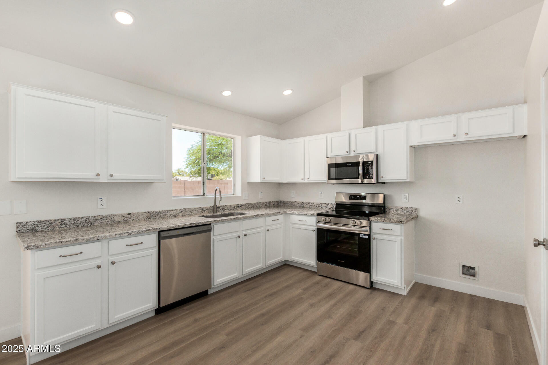 Property Photo:  1727 W 12th Avenue  AZ 85120 