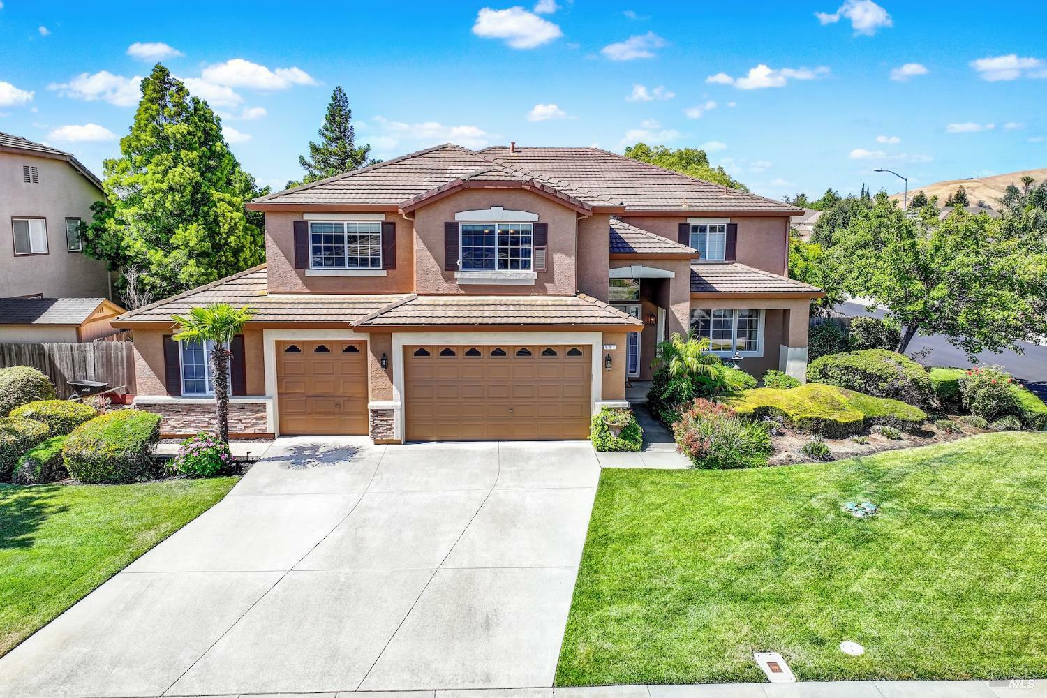 Property Photo: 901 Dunerose Court CA 95687