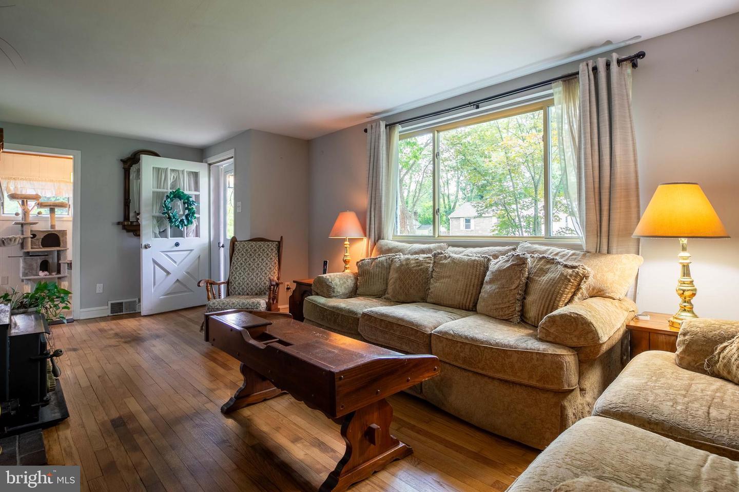 Property Photo: 1042 Thrush PA 19403