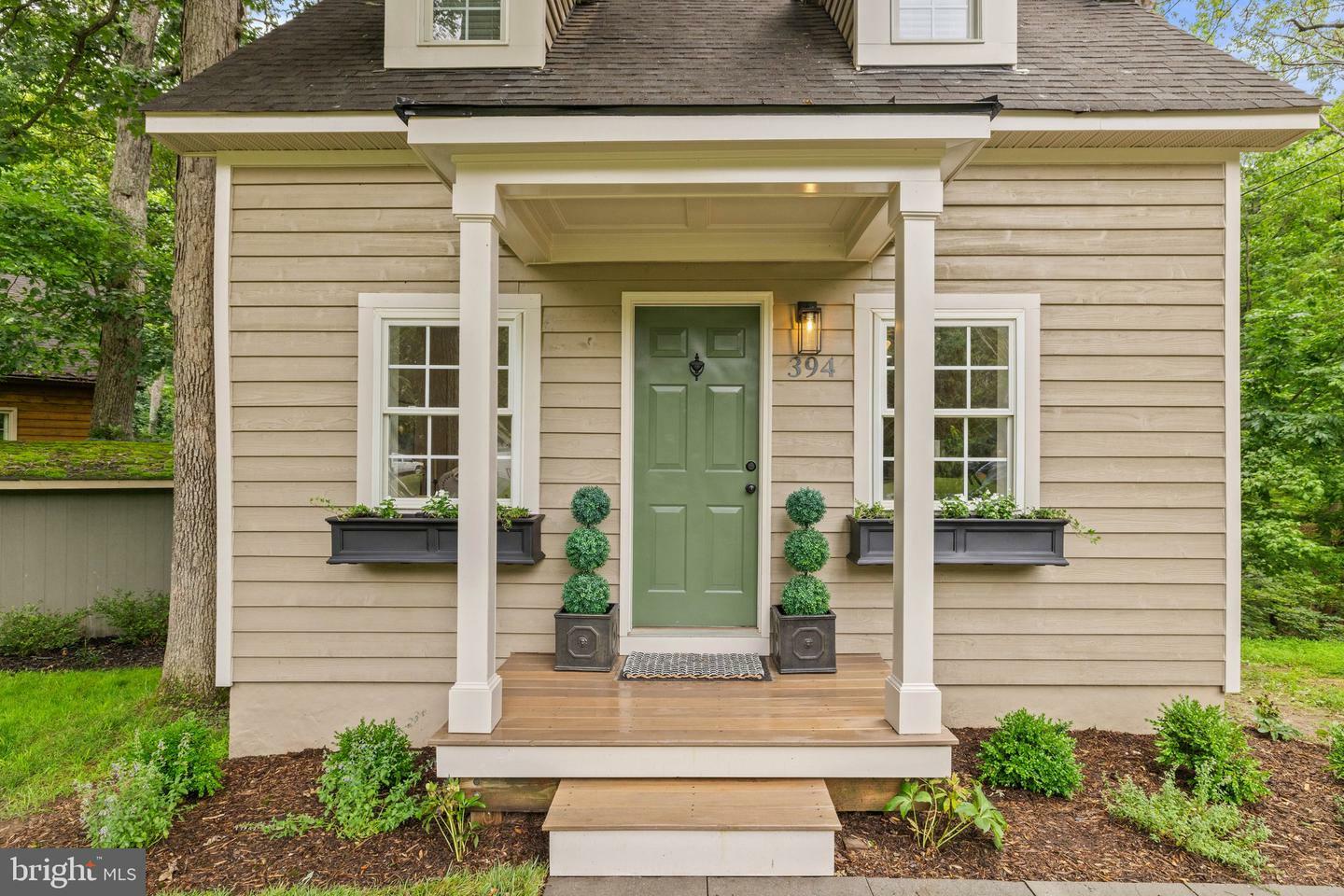 Property Photo:  394 White Oak Lane  VA 20135 