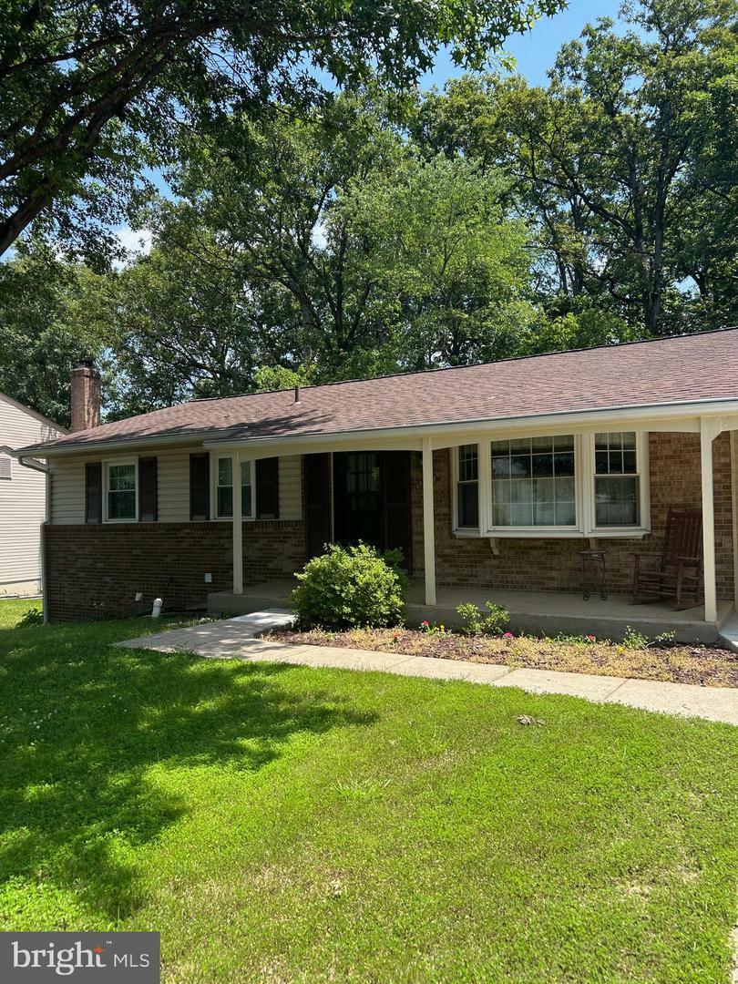 Property Photo: 12157 Pineneedle Court VA 22192