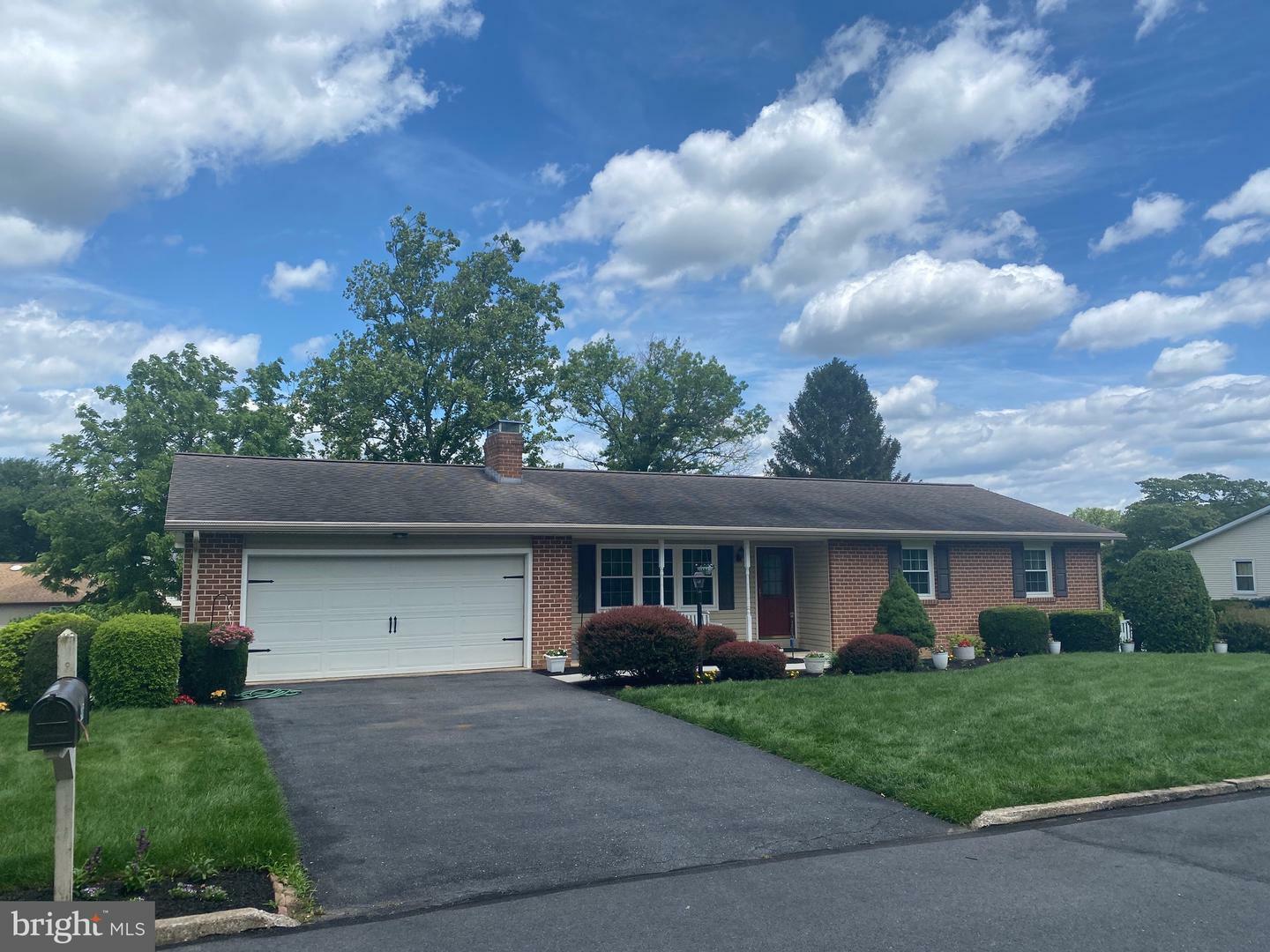 916 Wakefield Avenue  Mechanicsburg PA 17055 photo