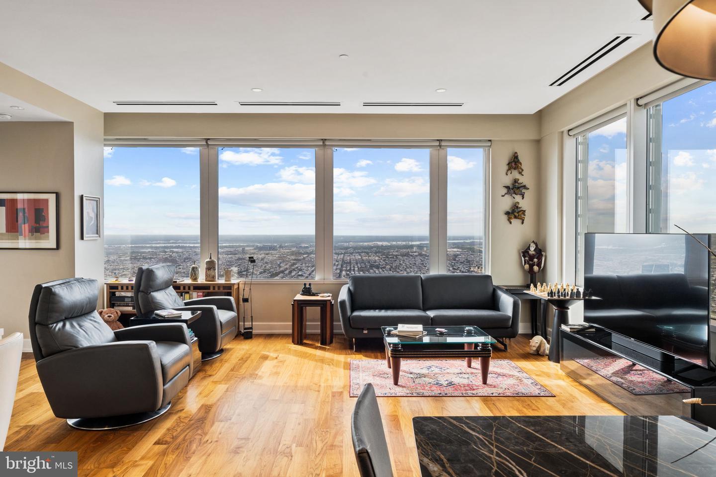 Property Photo: 50 S 16th Street 5101 PA 19102