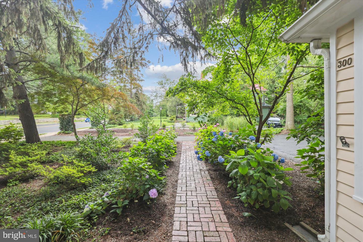 Property Photo:  300 E Broad Street  VA 22046 