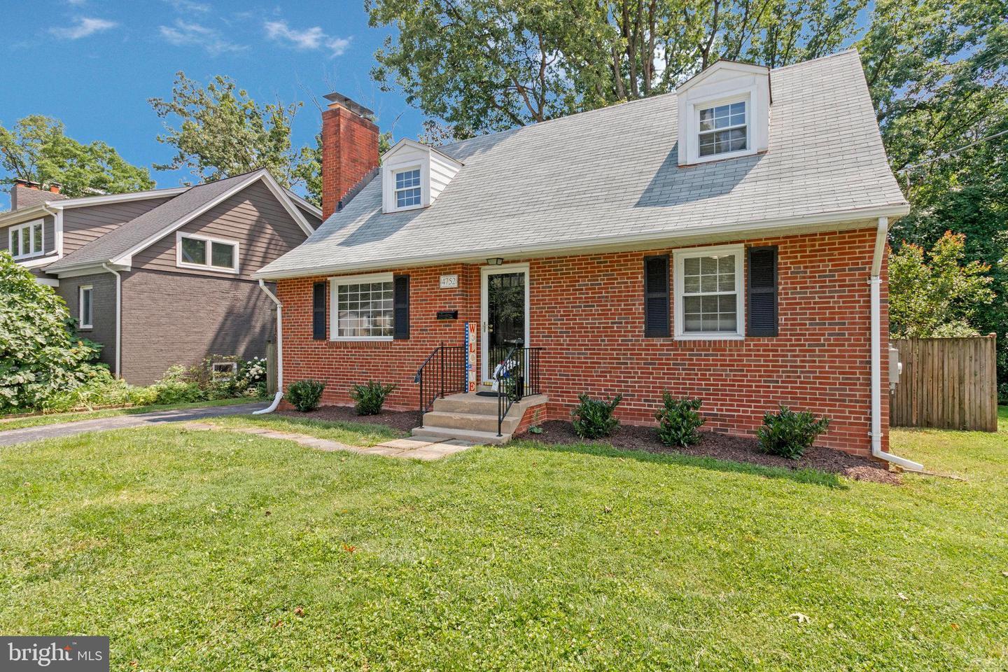 Property Photo: 4752 6th Street S VA 22204