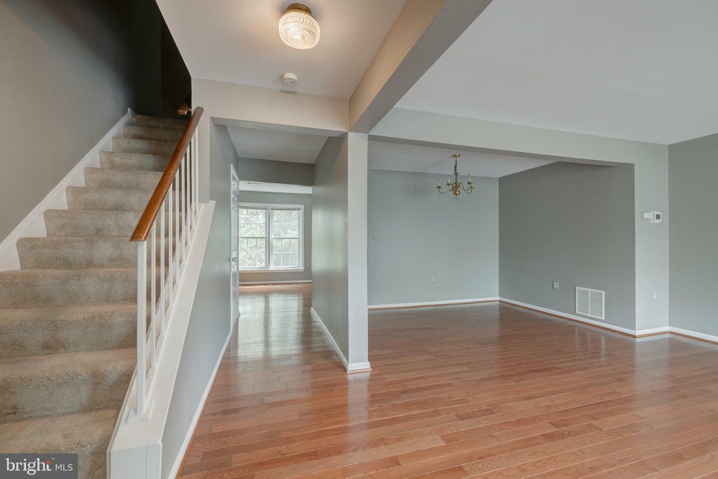 Property Photo: 5607 Castlebury Court VA 22015