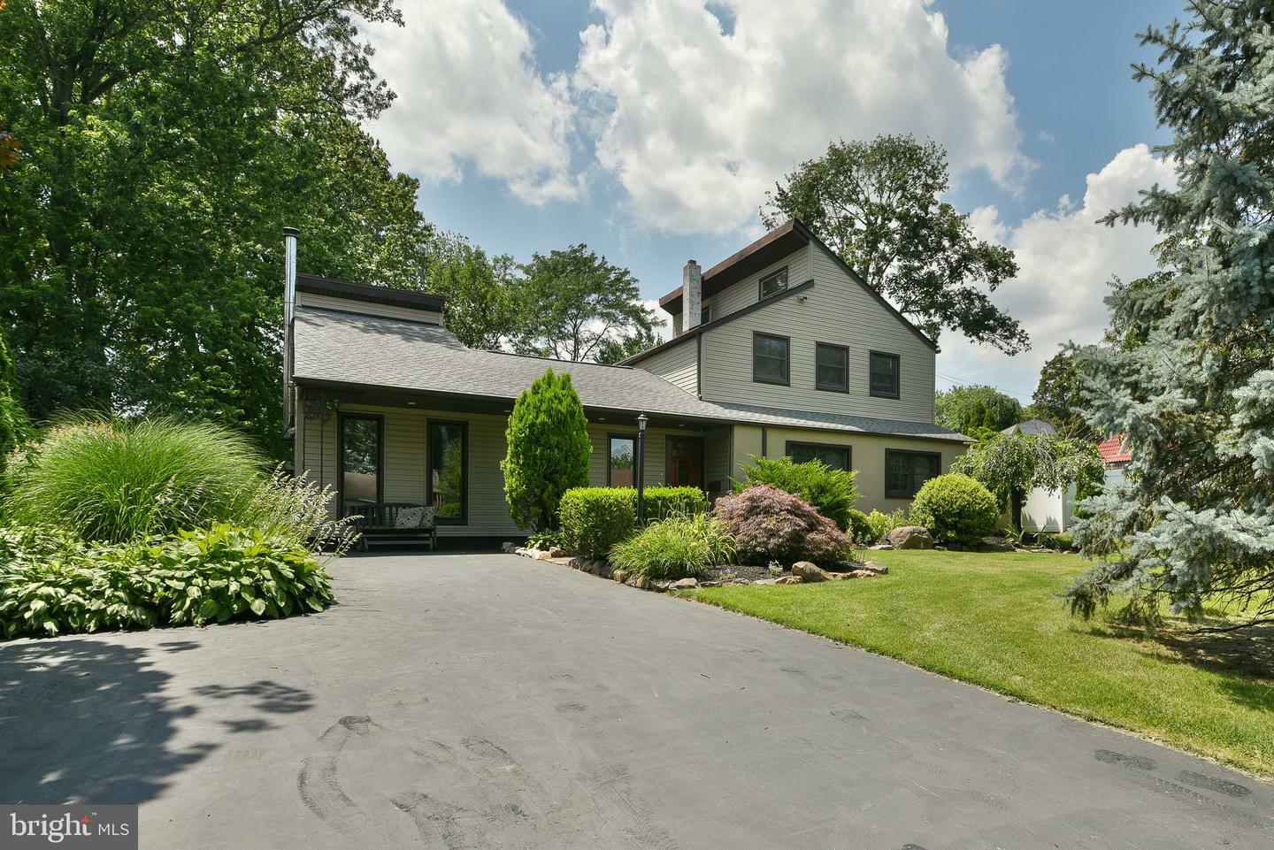 Property Photo:  607 Cembra Court  PA 19053 