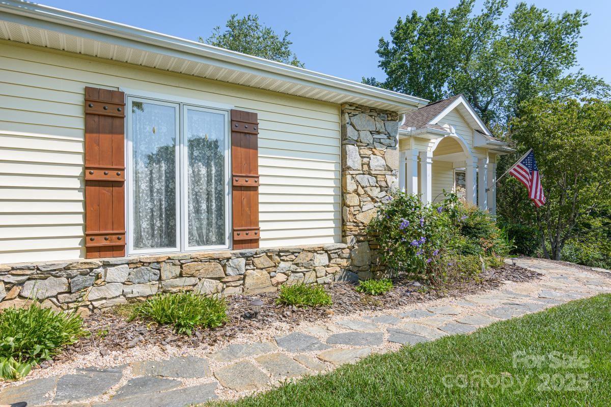 Property Photo: 100 Bayberry Way NC 28739