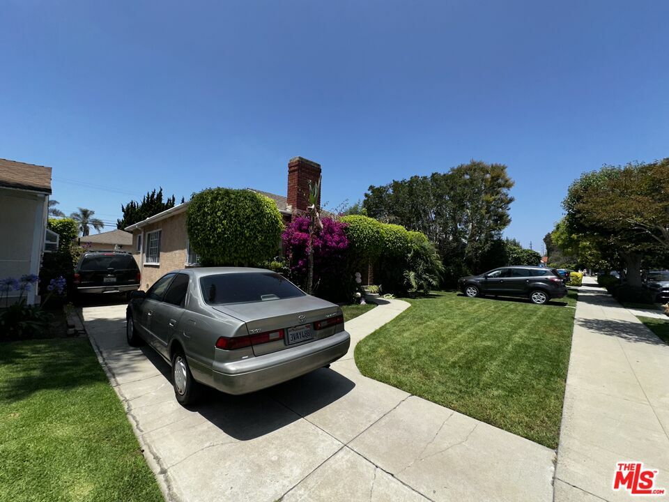 Property Photo: 2563 S Bentley Ave CA 90064