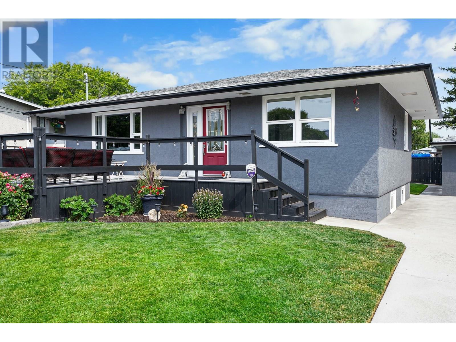 Property Photo: 219 Cypress Avenue BC V2B 1H5
