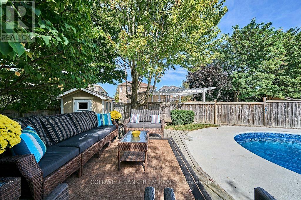 Photo de la propriété: 16 Burgundy Court ON L1R 3H7