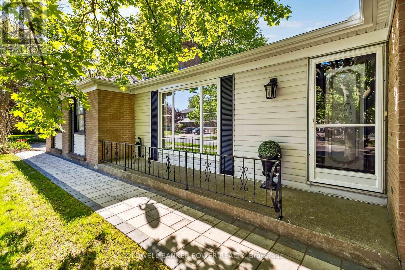 Property Photo: 52 Stuyvesant Place ON N6J 3S9