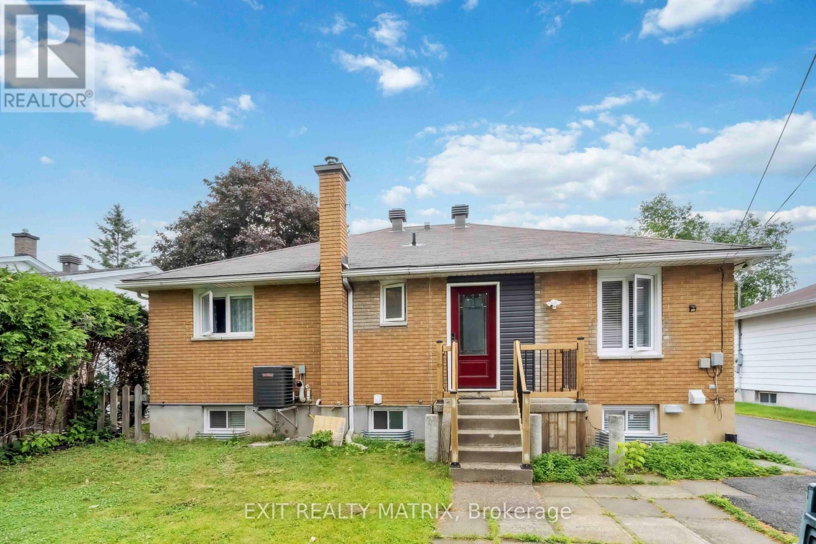 Property Photo:  848 Willow Avenue B  ON K1E 1C5 