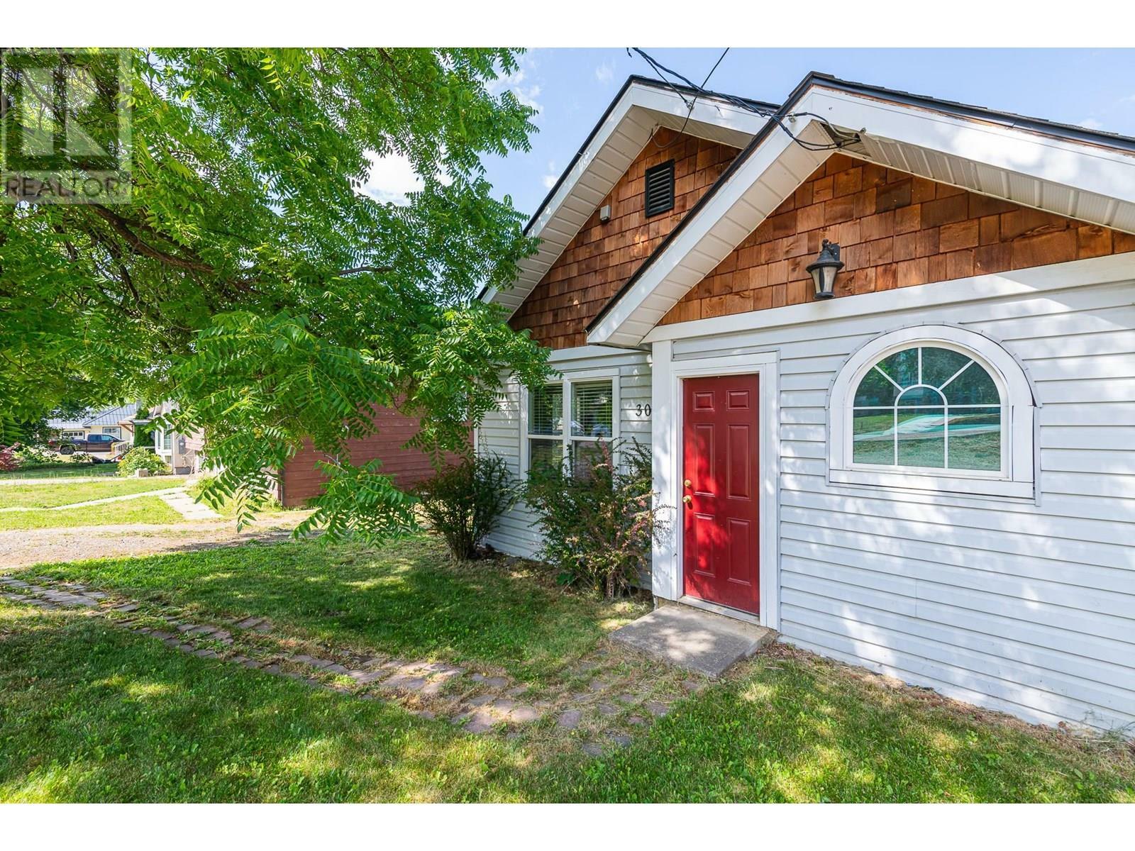 Property Photo: 309 11th Avenue North BC V0B 1G0