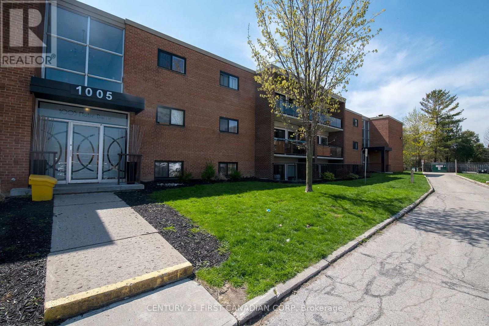 1005 Notre Dame Drive  London South (South O) ON N6J 3C3 photo