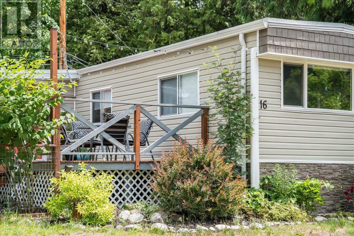 Property Photo: 4029 Broadwater Road 16 BC V1N 4V6