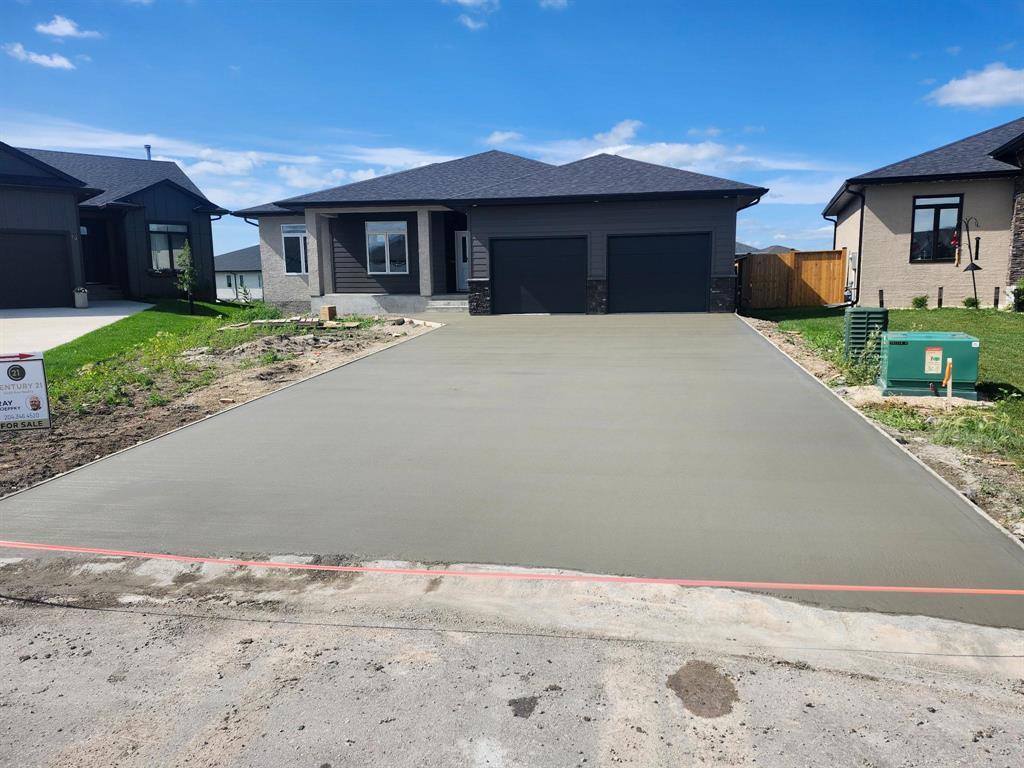 Property Photo: 15 Murano Cove MB R5G 2W1