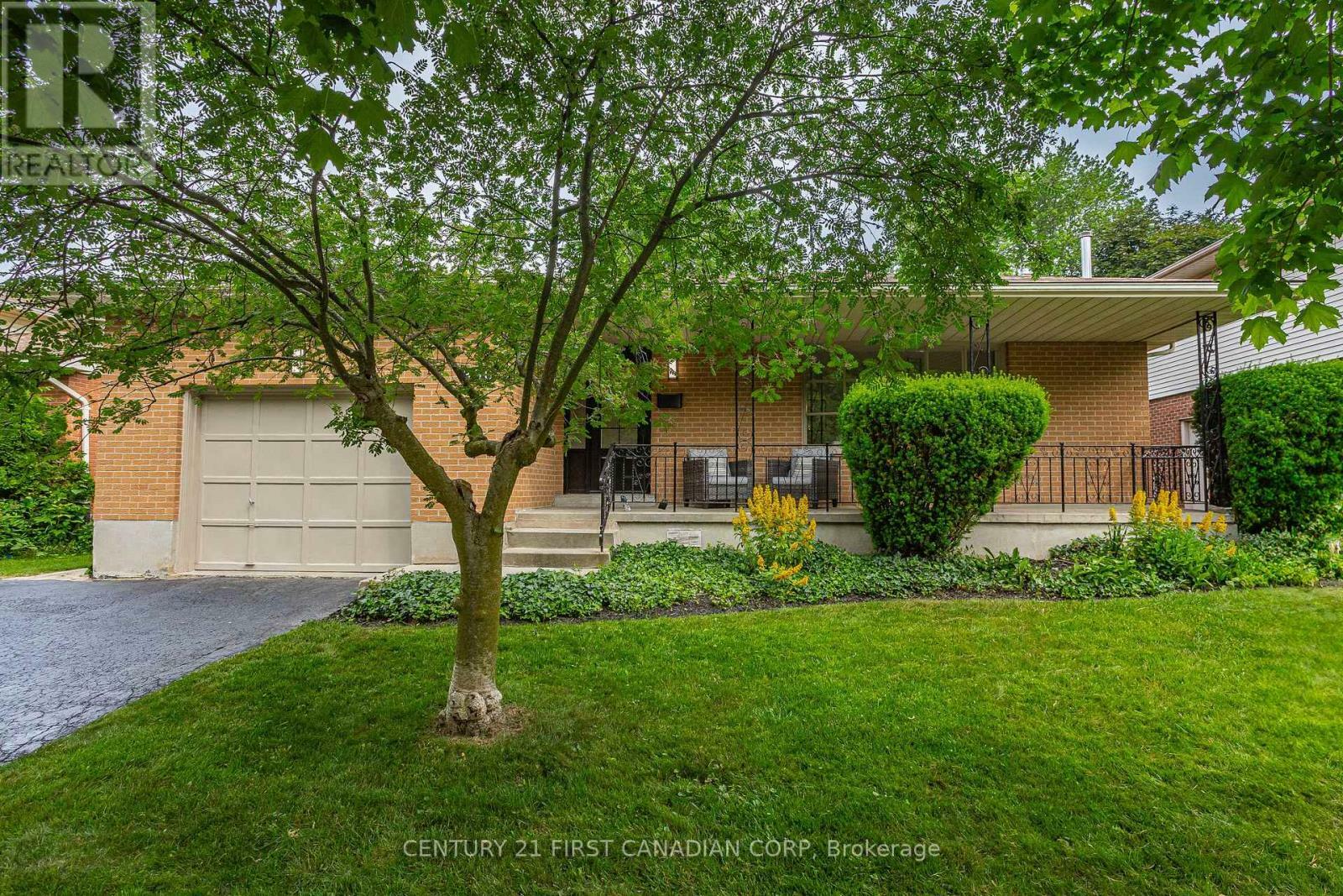 Property Photo: 356 Blackacres Boulevard ON N6G 3C9