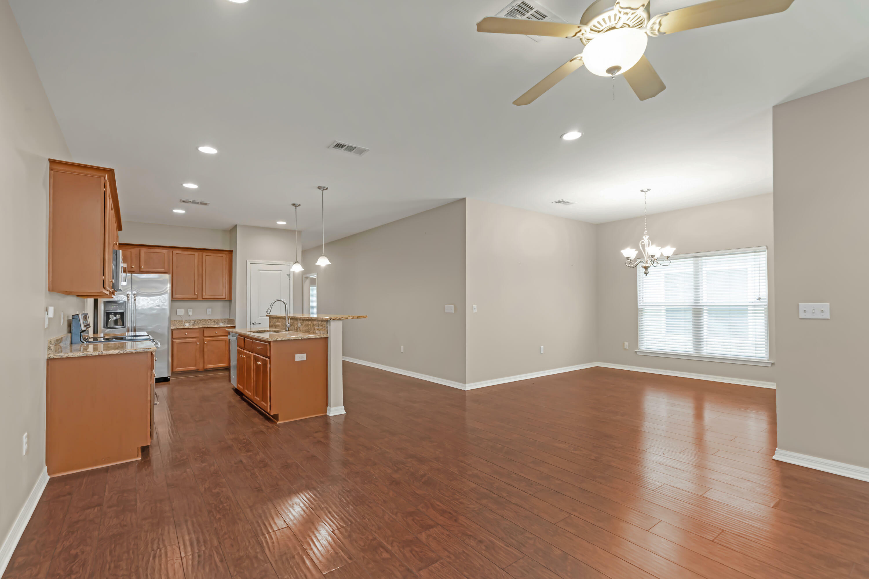Property Photo: 1302 S Cedar Avenue FL 32578