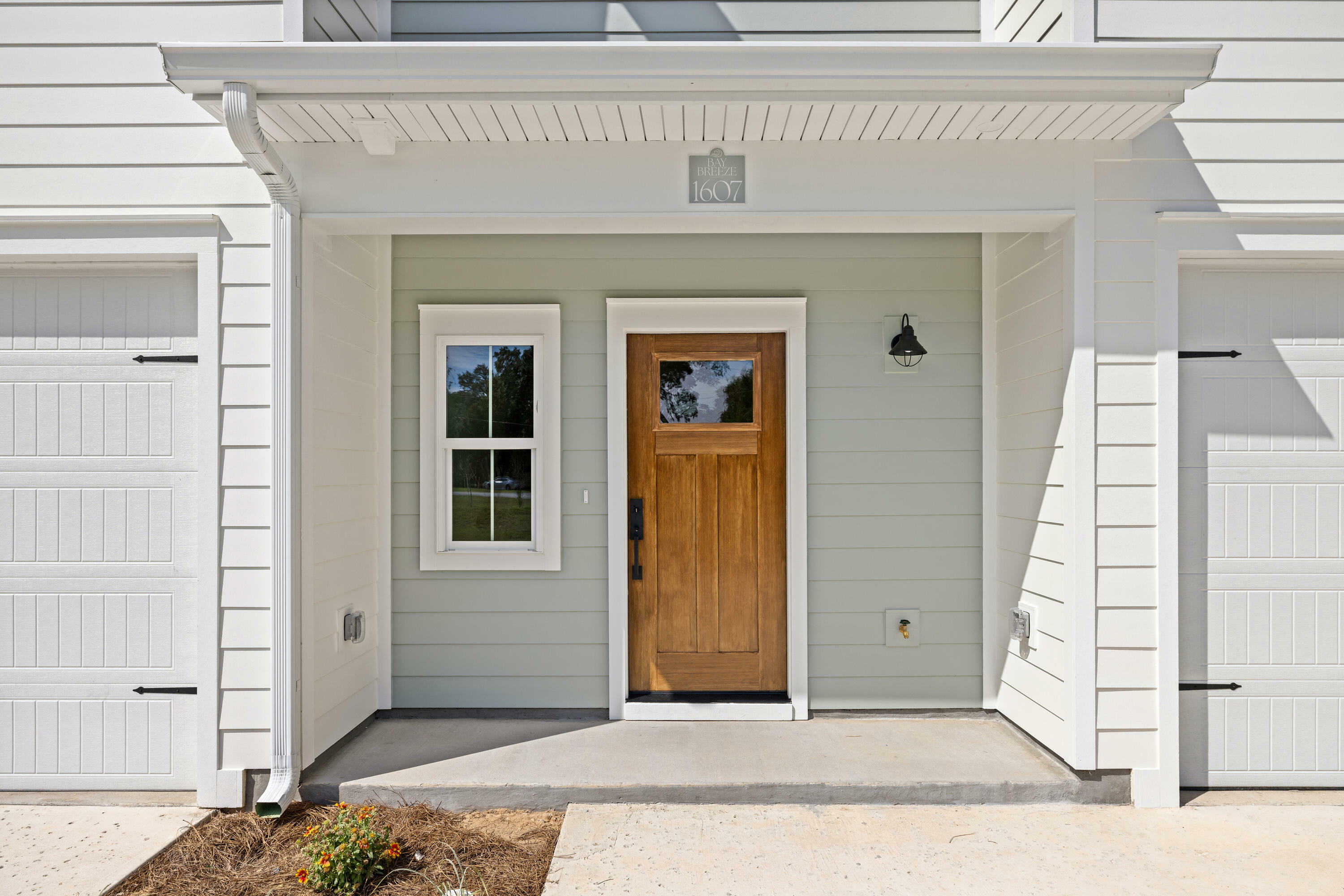 Property Photo:  1605 Beckett Boulevard 1605  FL 32578 