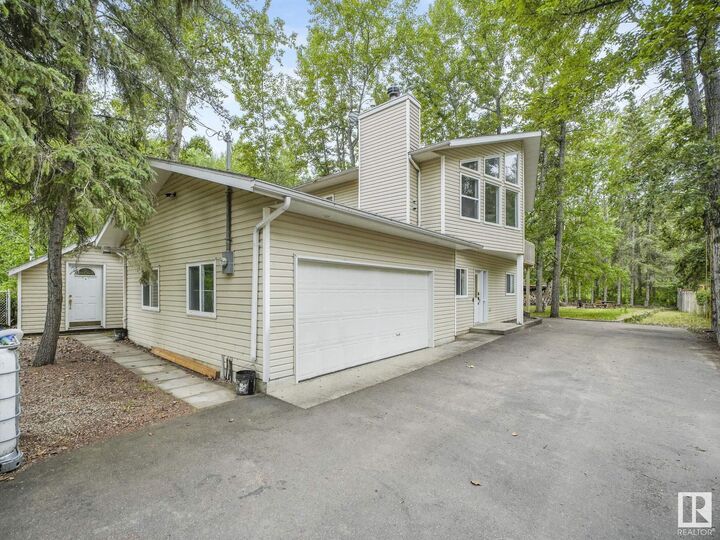 Property Photo: 615 Ash Street AB T8R 0K4