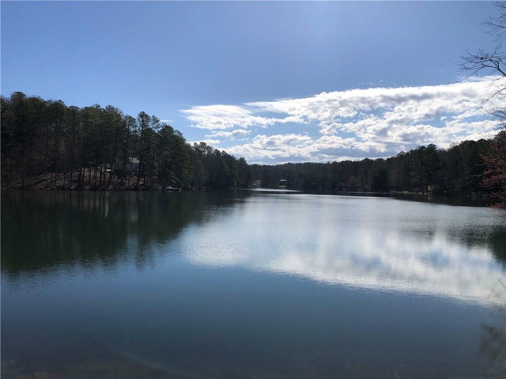 Property Photo: 1581 Twin Mountain Lake Circle GA 30175