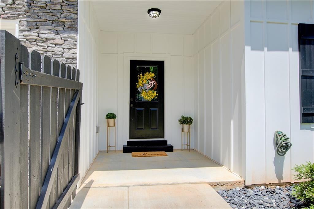 Property Photo:  271 Moorings Run  GA 30143 
