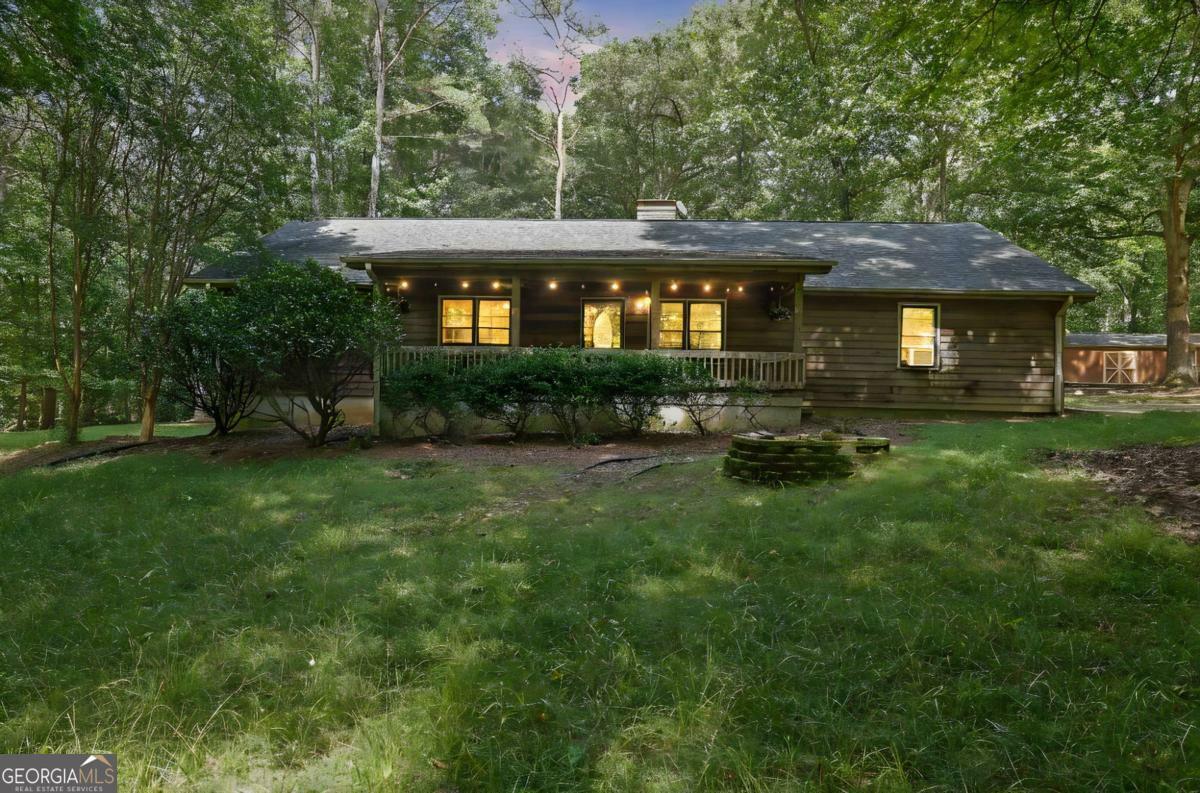 Property Photo: 6896 Heardsville Road GA 30028