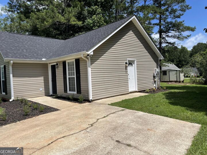 Property Photo:  105 Ridgefield Drive  GA 30241 