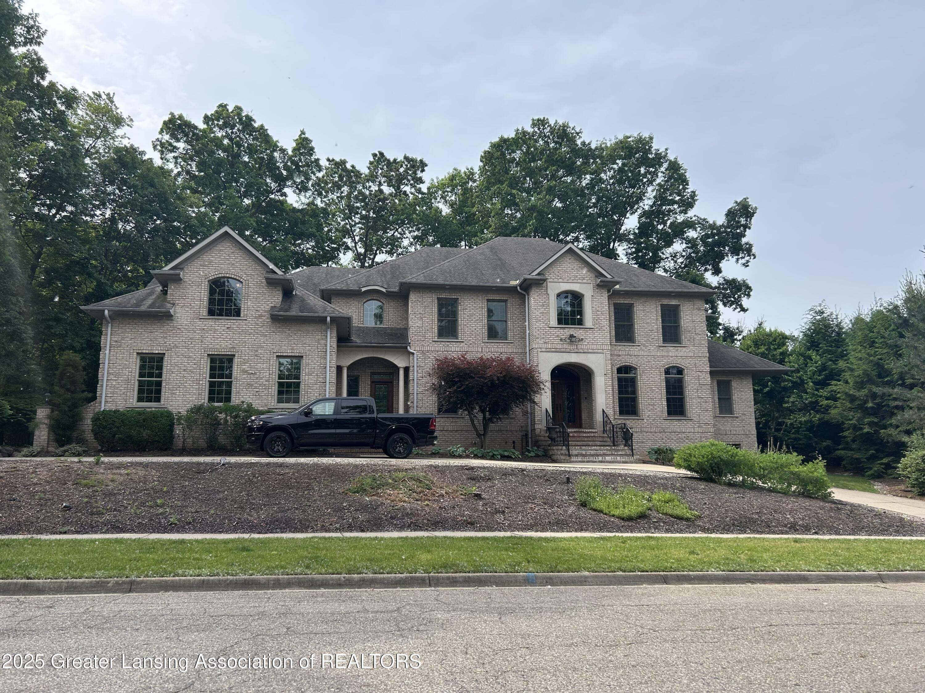 Property Photo:  