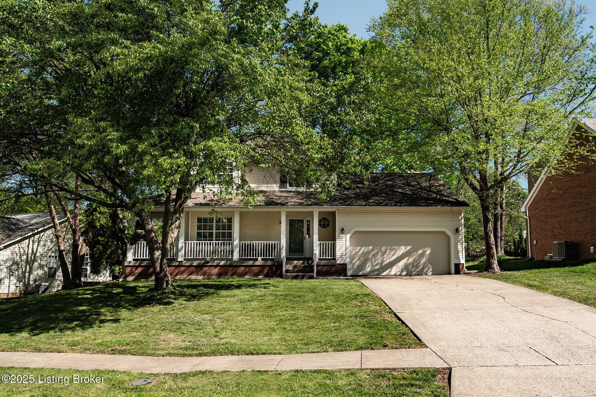 Property Photo: 10707 Hickory Cove Ct KY 40245