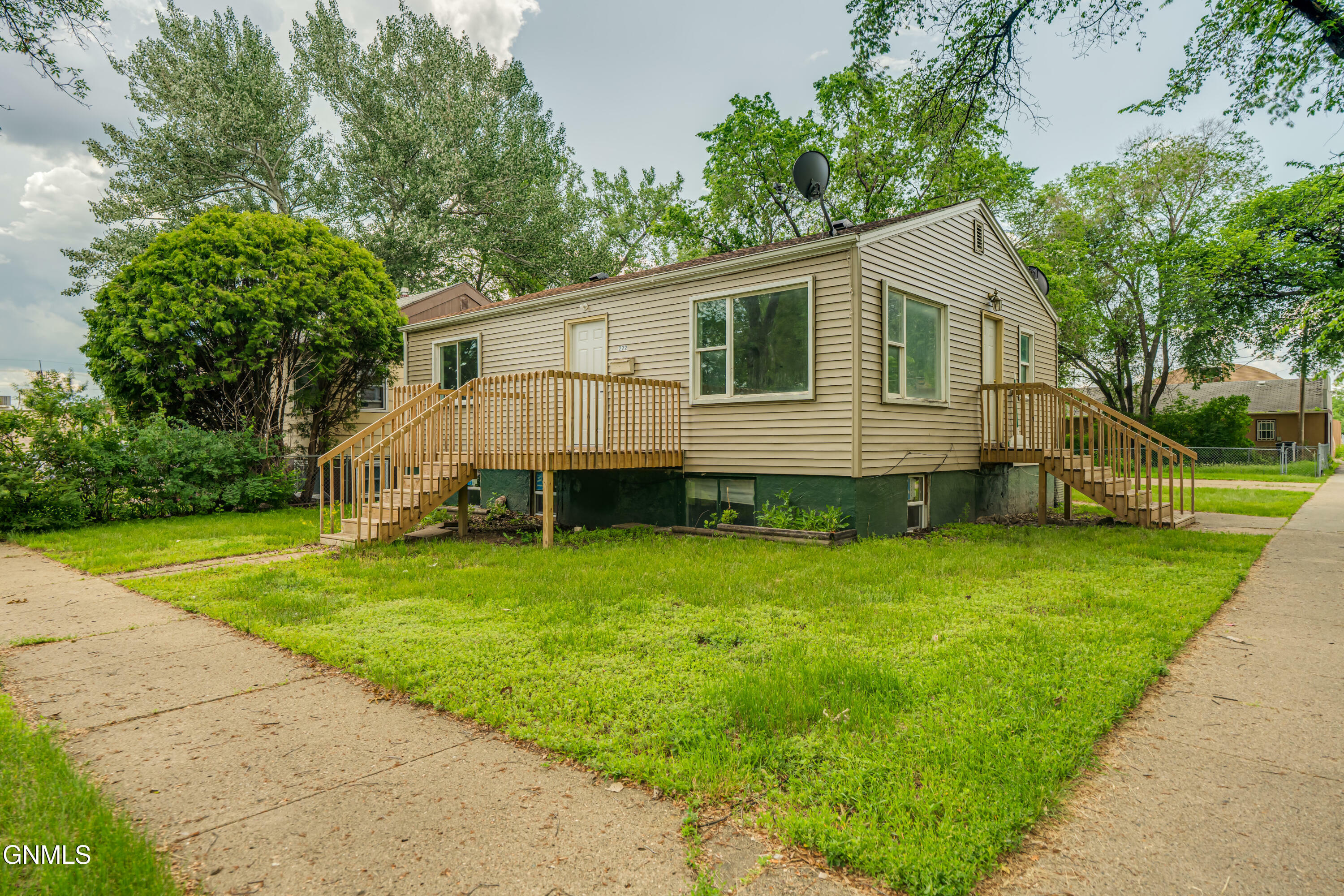 222 N 19th Street  Bismarck ND 58501 photo