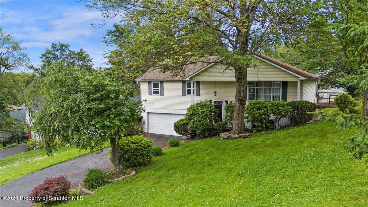 Property Photo:  206 Florence Drive  PA 18411 