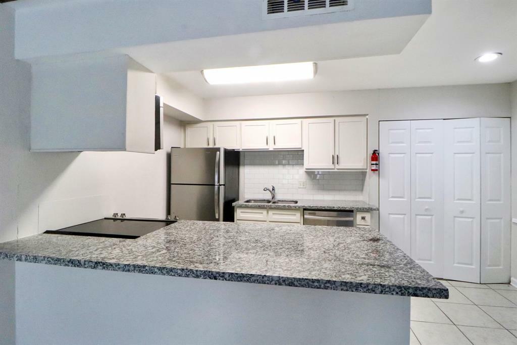 Property Photo: 5929 Queensloch Drive 127 TX 77096