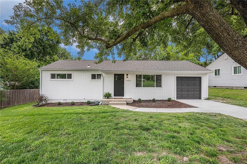 Property Photo:  6911 W 72nd Street  KS 66204 