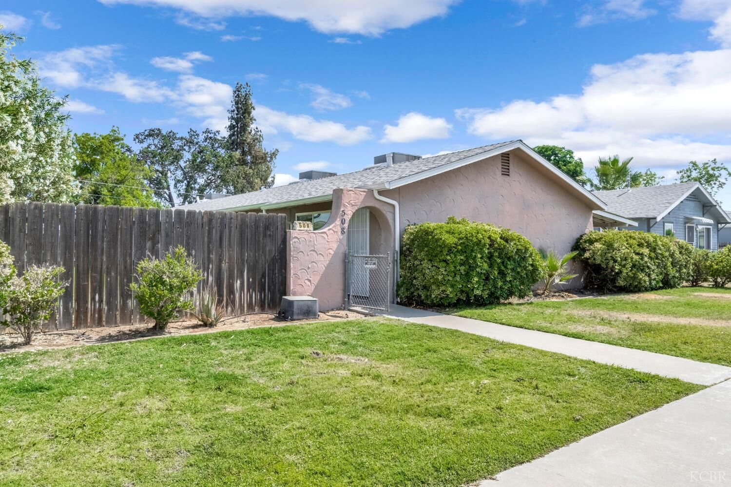 Property Photo:  508 E Elm Street  CA 93230 